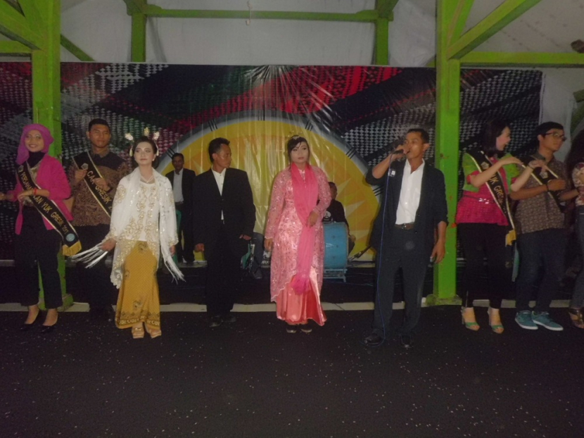 Mandiling, Seni Berbalas Pantun Khas Bawean