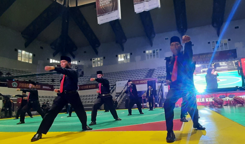 Menjaga Tradisi Pencak Silat, Mengawal Ulama dan NKRI