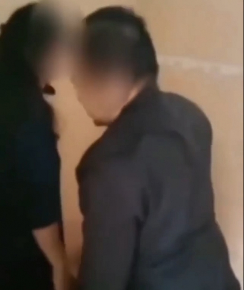 Viral Oknum Guru Berbuat Mesum dengan Wanita yang Bukan Mahram di Toilet