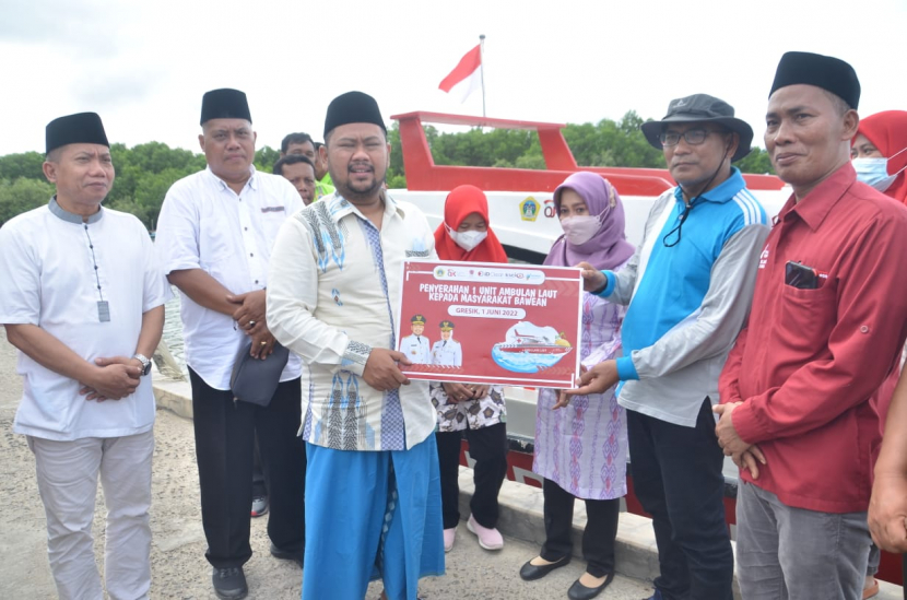 Alhamdulillah, Akhirnya Warga Bawean Punya Ambulan Laut