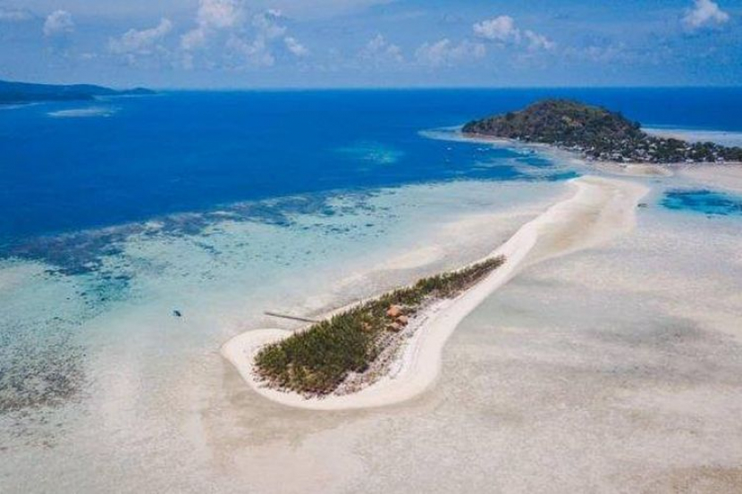A Must-Visit White Sand Island in Bawean