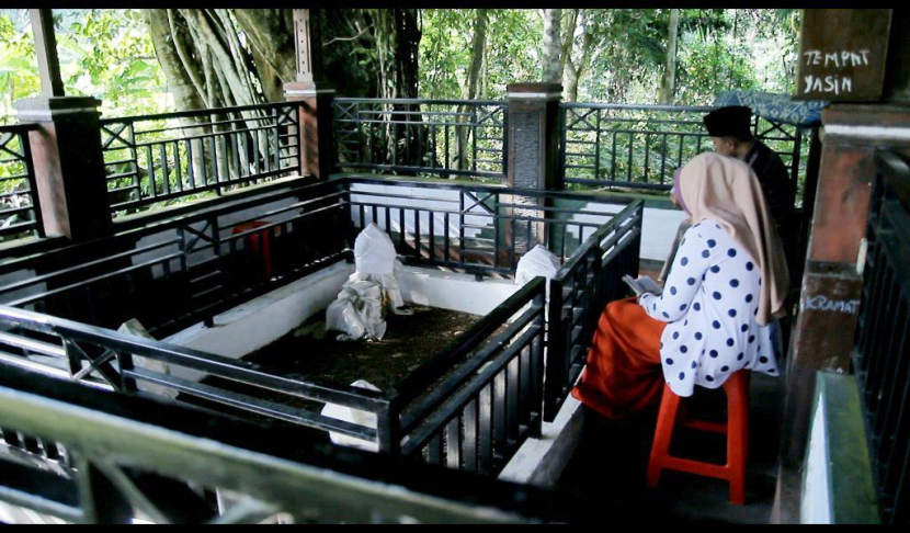 Buya Arrazy: Makam Sunan Bonang yang Asli di Pulau Bawean