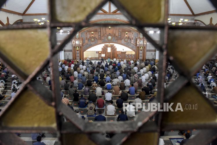 7 Tips Beribadah di Hari Jumat