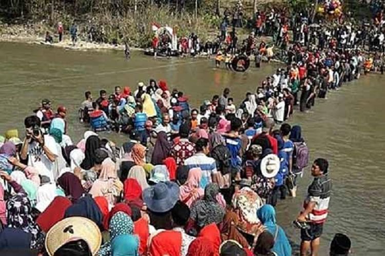 Tradisi Asrah Batin Grobogan, Legenda Kedhana dan Kedhini