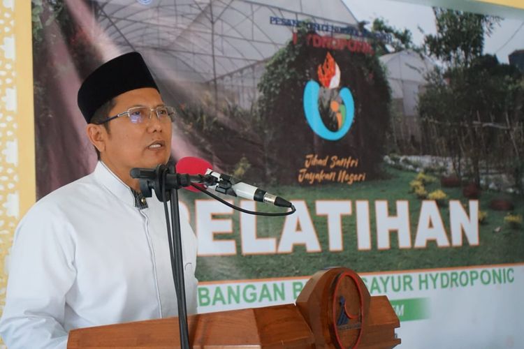 Hari Santri 2023, Kiai Cholil Nafis Dorong Pesantren Jadi Sentra Ekonomi
