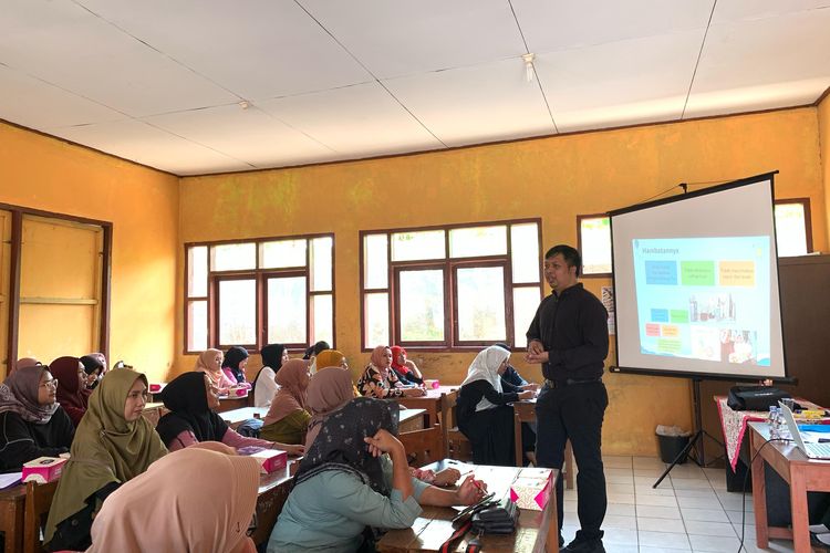 Ubhara Jaya Gelar Asistensi Pembelajaran Literasi dan Numerasi Bagi Orang Tua Siswa