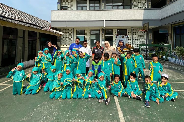 Dosen Ubhara Jaya Ajarkan Keterampilan Gerakan Fundamental pada Siswa SDIT