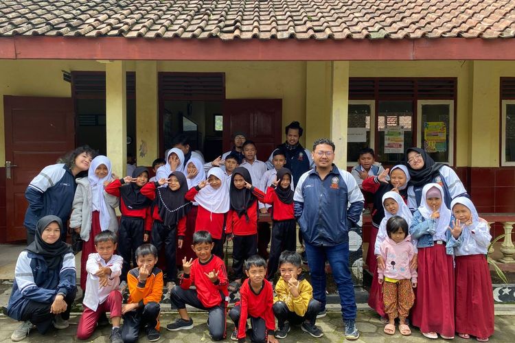 Bantu Pendataan Anak Tidak Sekolah, KKN Undip Inisiasi Pendirian PKBM di Desa Jogonayan